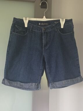 Salt Works Size 6 Medium Rise Denim Bermuda Shorts.    2/$25